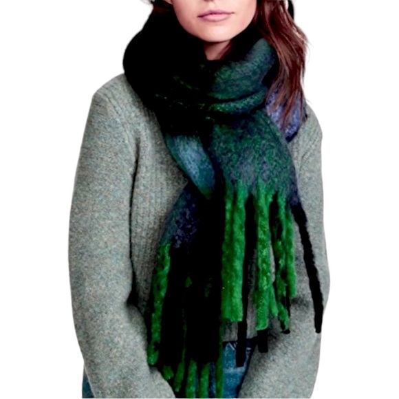 Free People Plaid Fringed Shawl Blue Green Oversized Wrap Fringe Scarf Fluffy - Picture 6 of 13